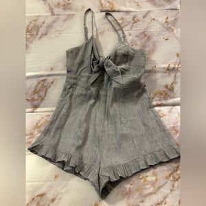 NEW - Keyhole Tie Short Romper Size Sml/Med